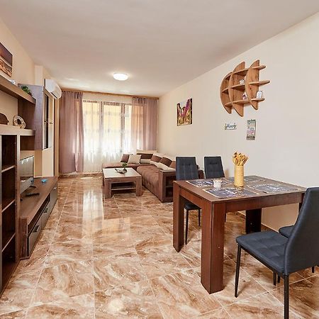 Апартаменти Лазур С Безплатен Паркинг Pomorie Extérieur photo